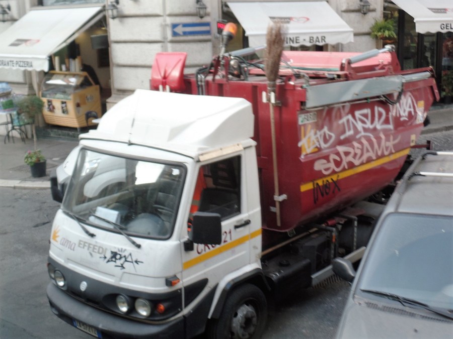 Roman garbage truck