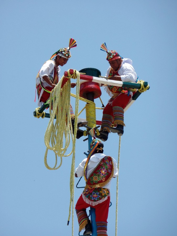 Tulum acrobats