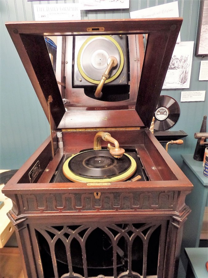 Early record player