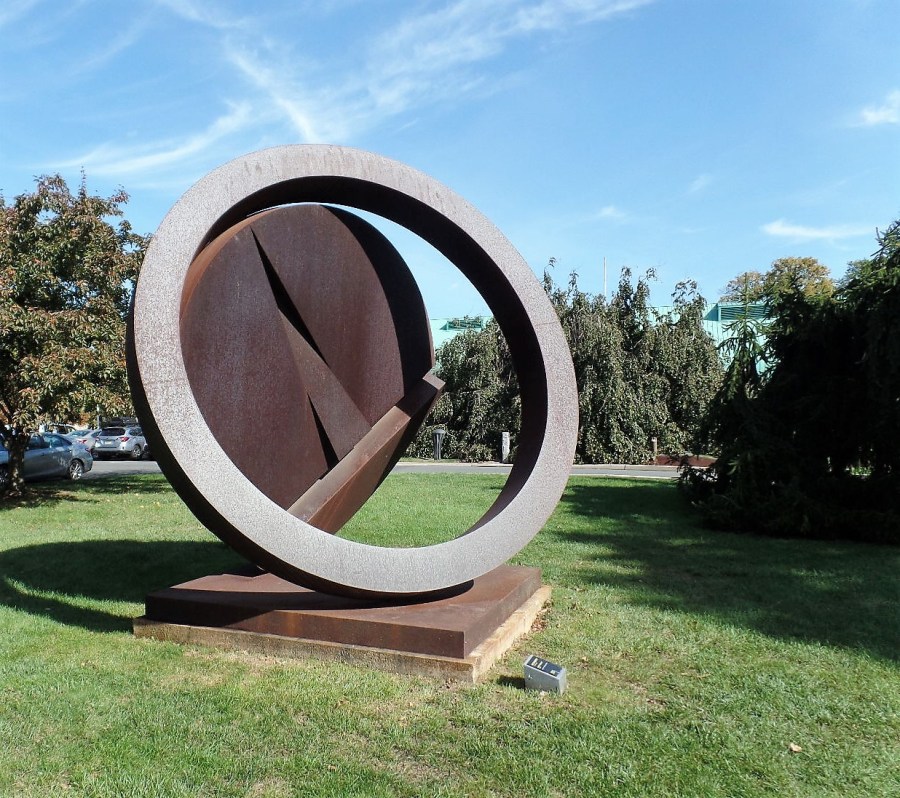 Fletcher Benton sculpture