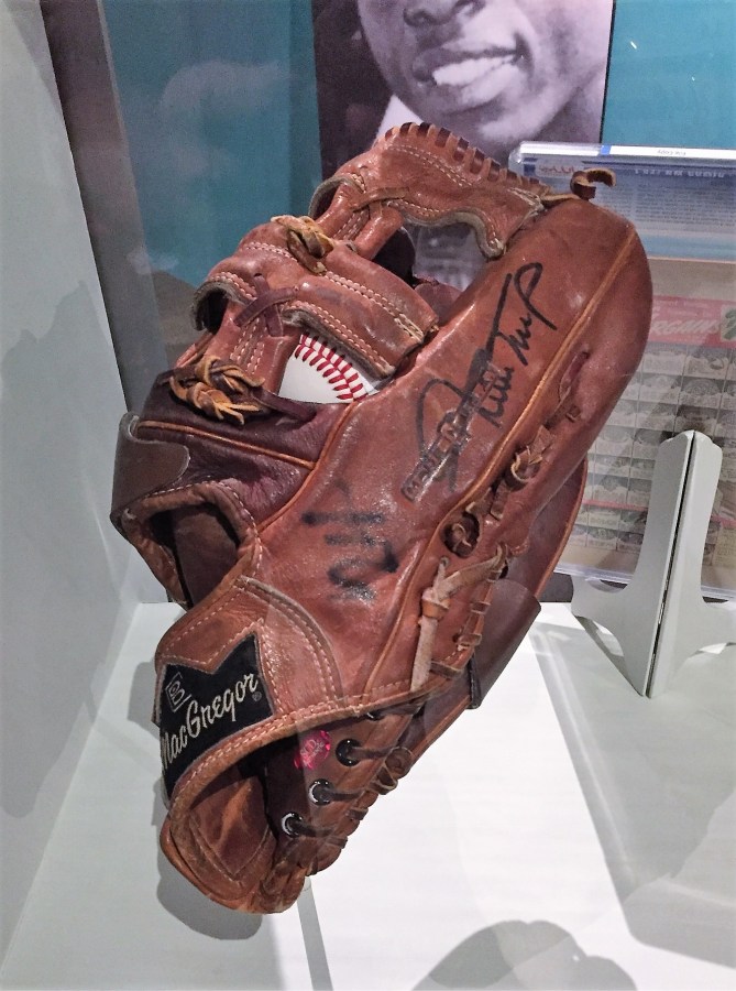 Willie Mays glove