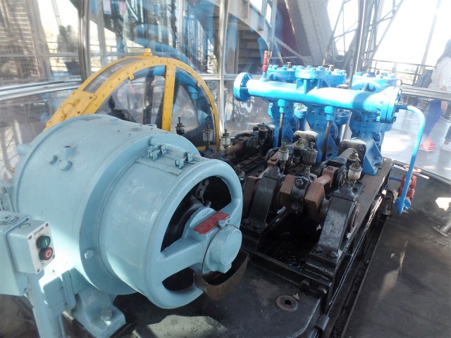 Eiffel Tower lift engine