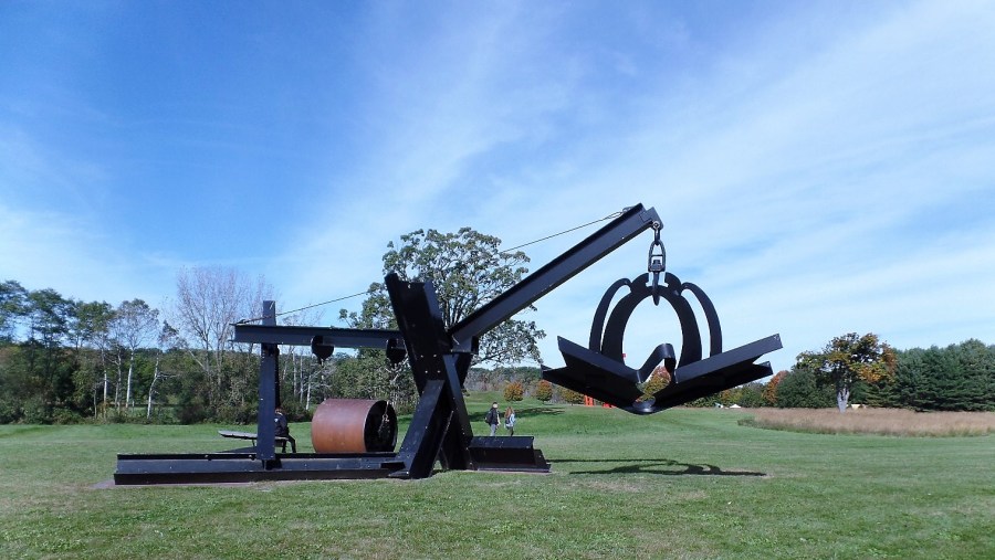 She, Mark di Suvero