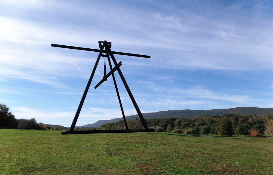 Pyramidian, Mark di Suvero