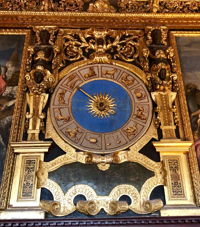 Zodiac clock