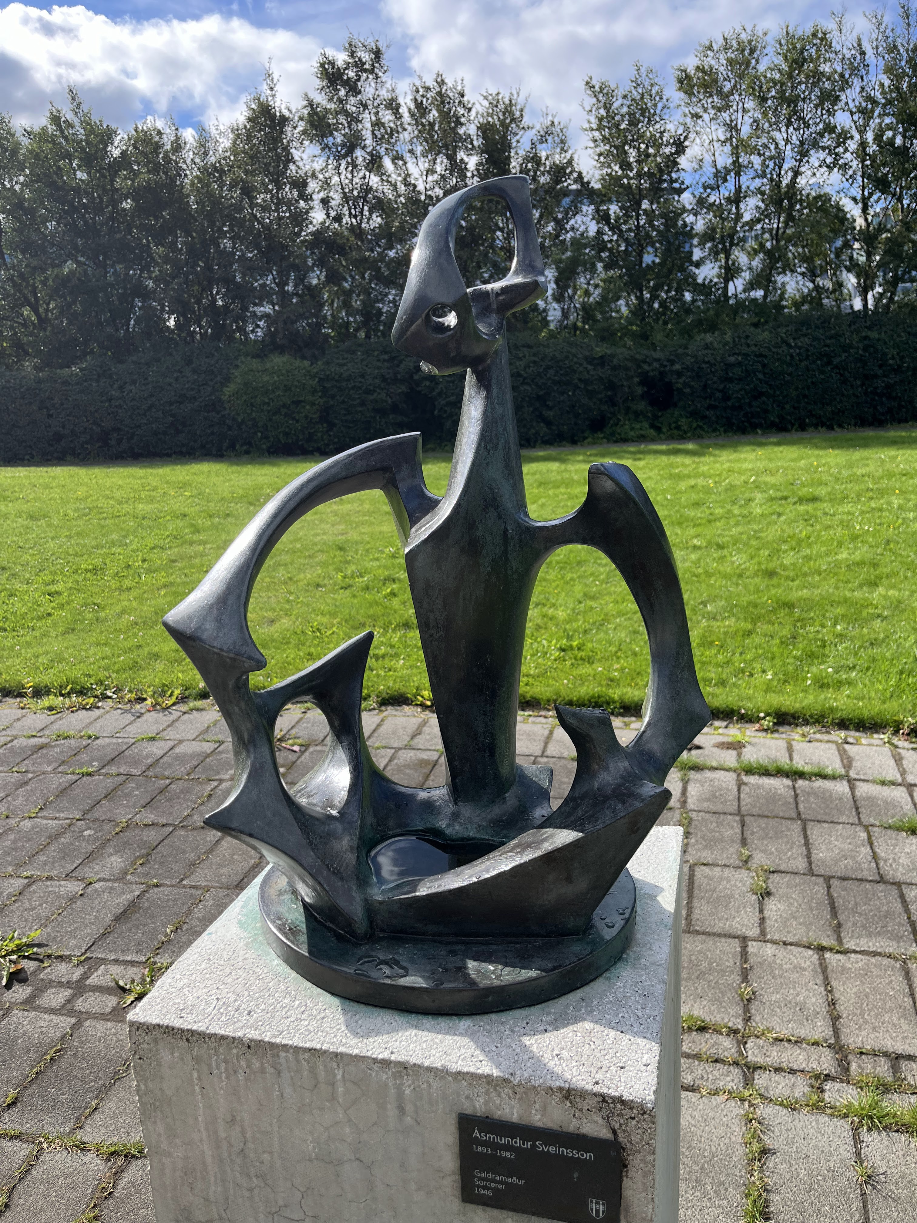 Sorcerer, Asmundur Sveinsson